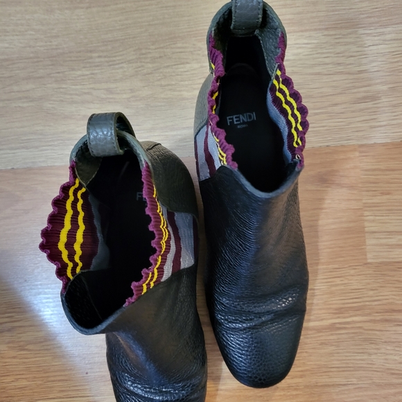 Authentic Fendi boots - Picture 6 of 8